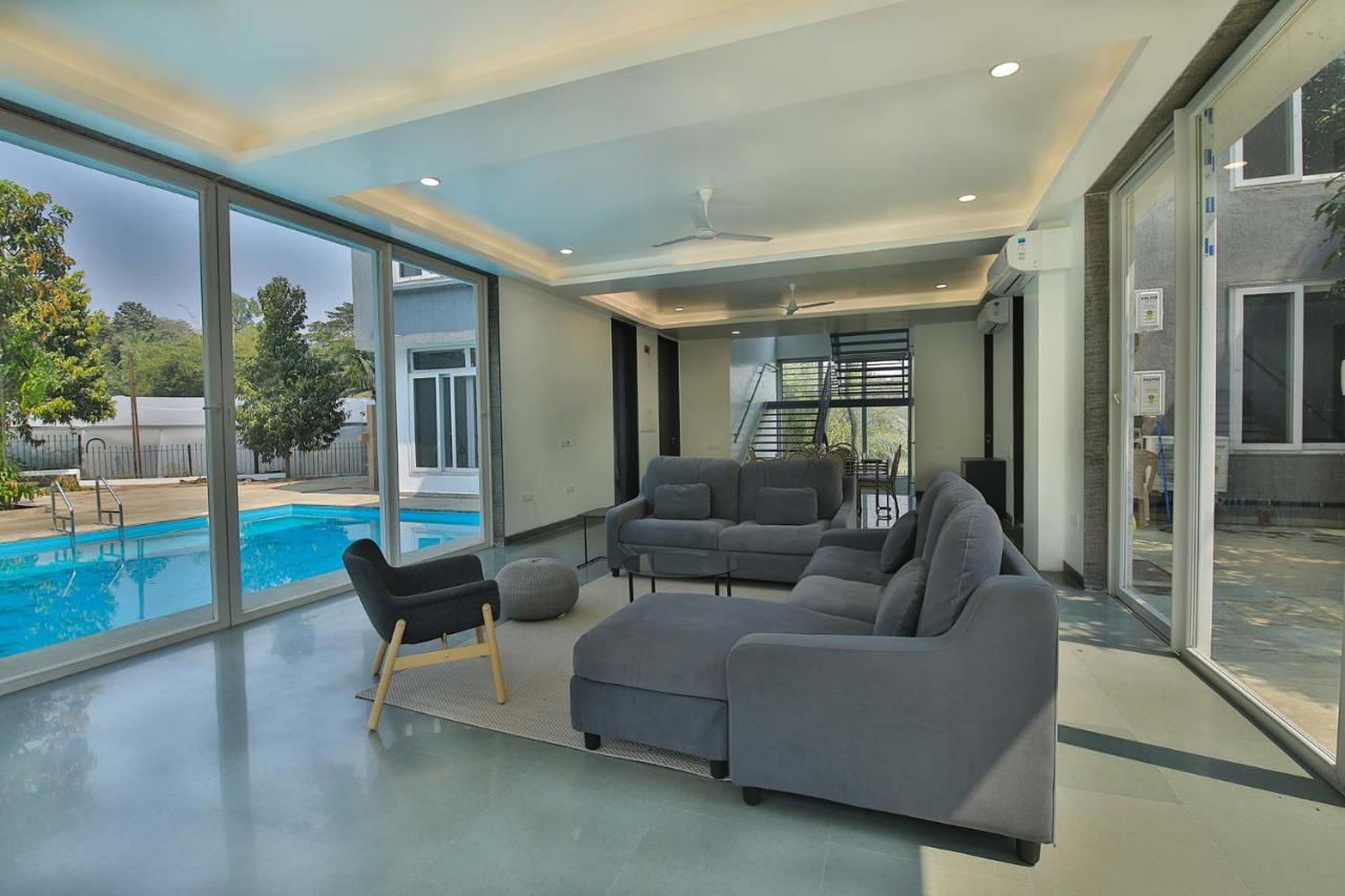 Twilight Grove By Stayvista - Pool- View Villa With Manicured Lawn, Contemporary Interiors & Home Theatre Karjat Exterior foto