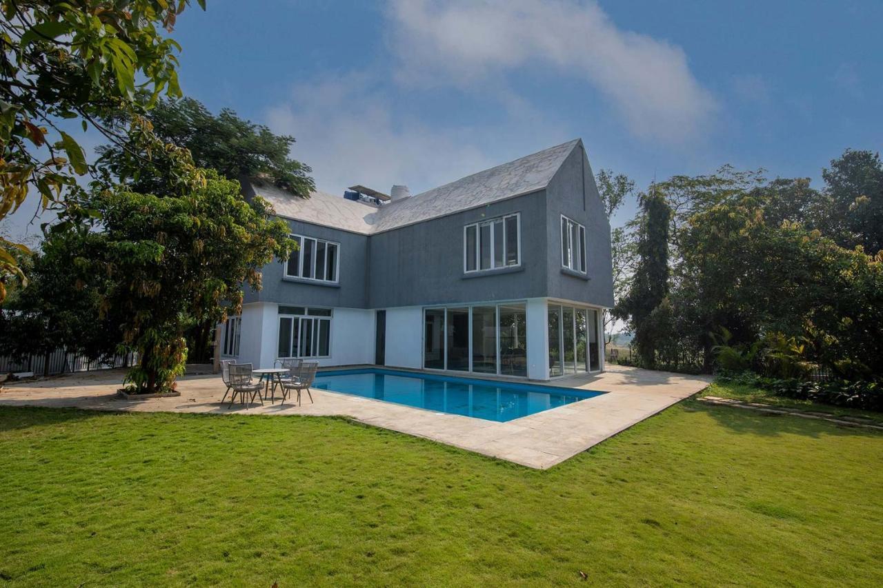 Twilight Grove By Stayvista - Pool- View Villa With Manicured Lawn, Contemporary Interiors & Home Theatre Karjat Exterior foto
