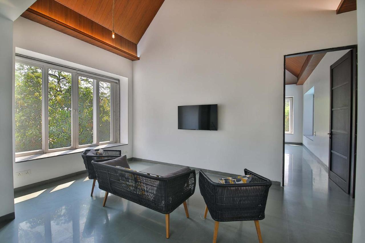 Twilight Grove By Stayvista - Pool- View Villa With Manicured Lawn, Contemporary Interiors & Home Theatre Karjat Exterior foto
